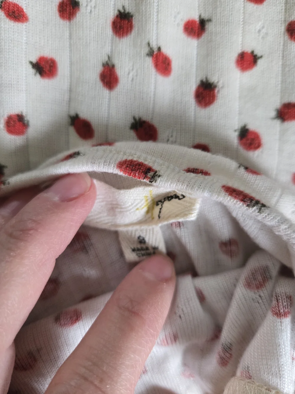 Hesperus Cream Tank With Strawberries